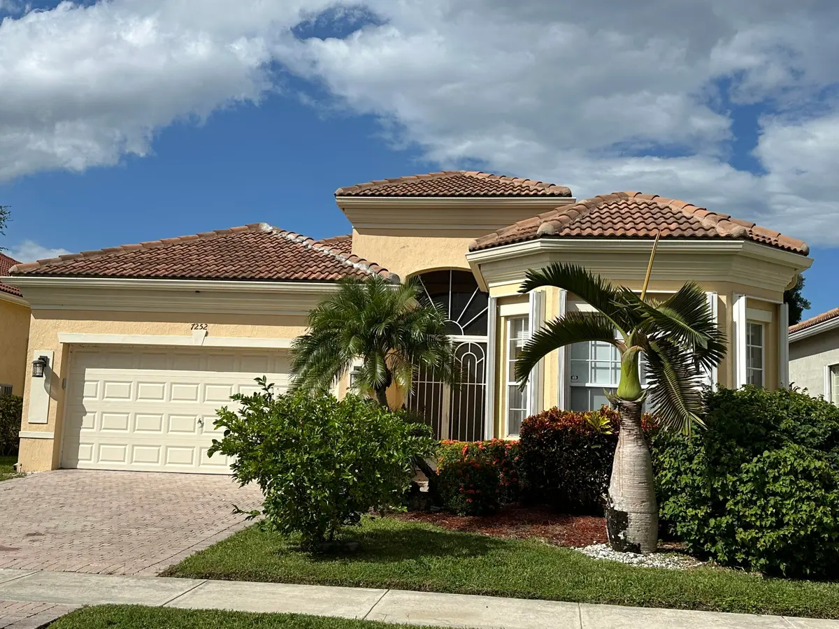 7252 Demedici at 7252 Demedici Circle, Delray Beach