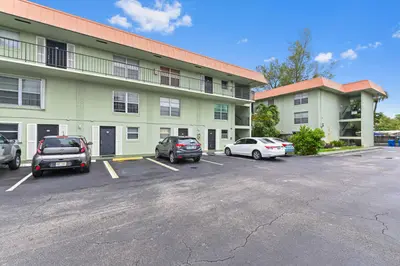 803 W Oakland Park Boulevard A7, Oakland Park – Townhouse for sale