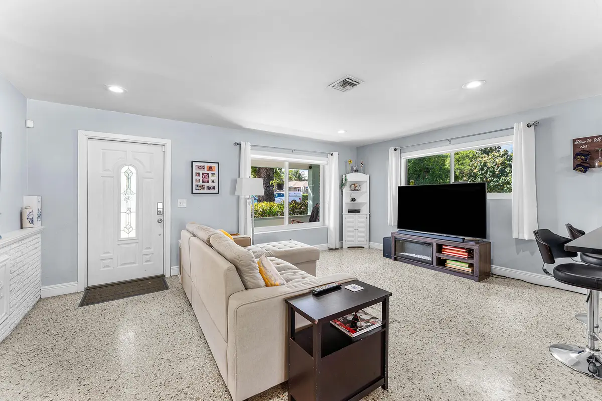 003-43945thStreet-WestPalmBeach-FL-33407 at 439 45th Street, West Palm Beach