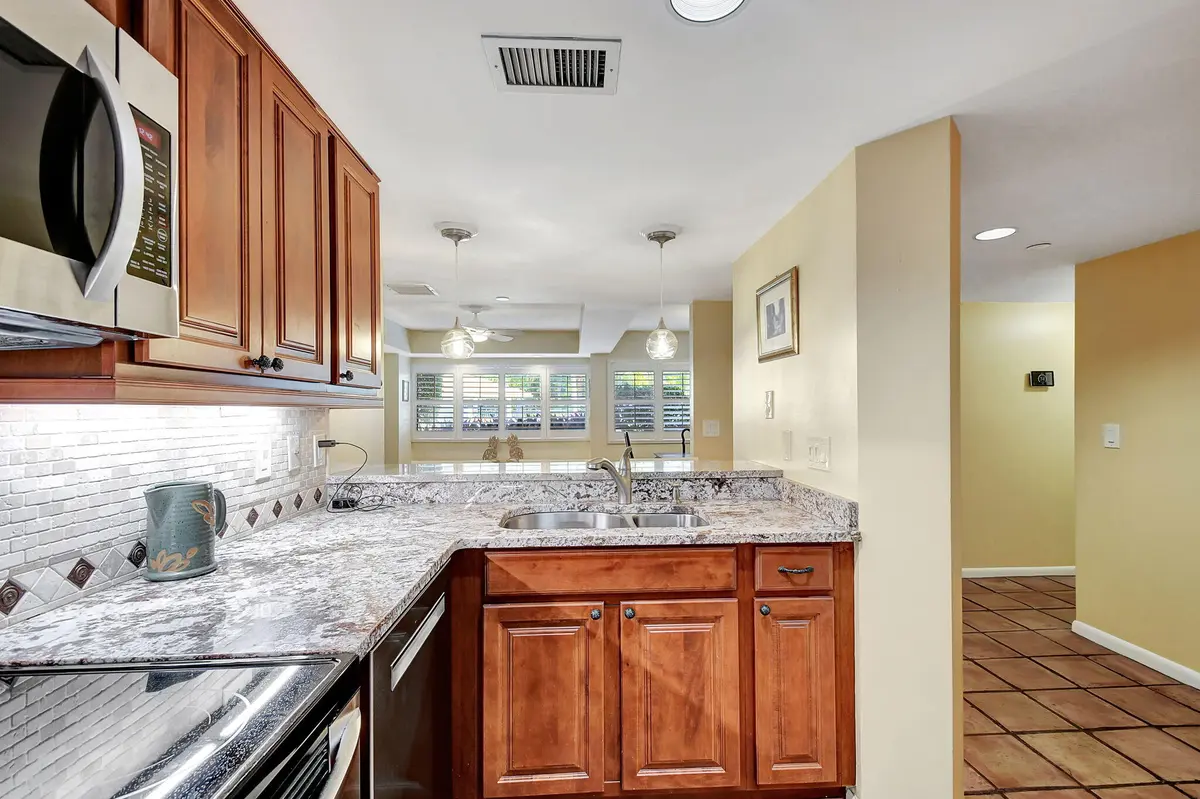KIT W BRKF.BAR at 318 Oak Harbour Drive 318, Juno Beach