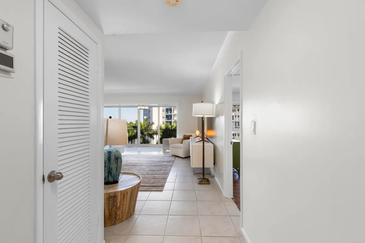 Foyer at 50 East Road 5c, Delray Beach