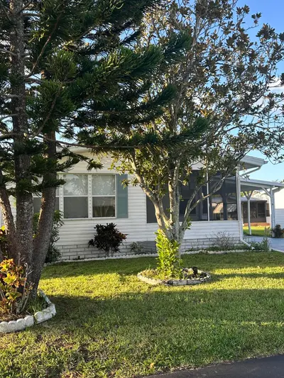 528 Tropical Isles Circle, Fort Pierce – Manufactured Home for sale