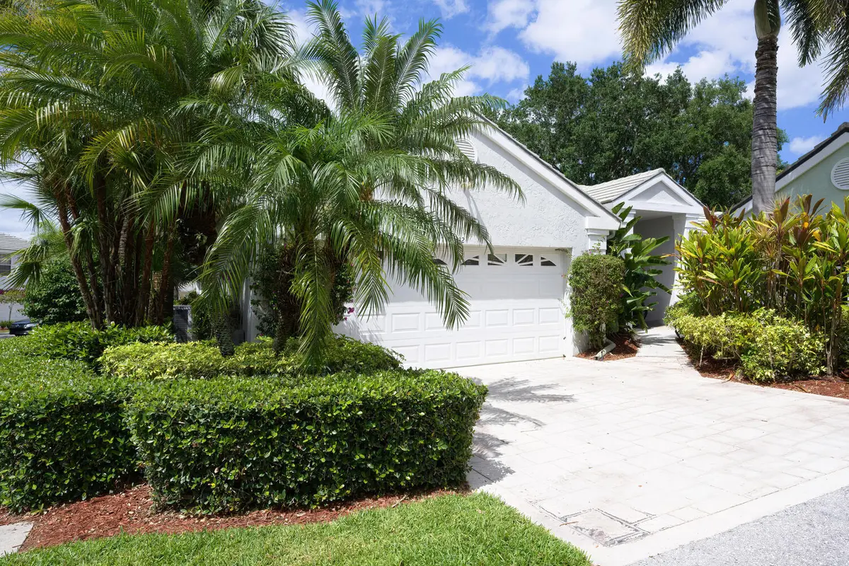 Welcome to 32 Admiral Ct at 32 Admirals Court, Palm Beach Gardens