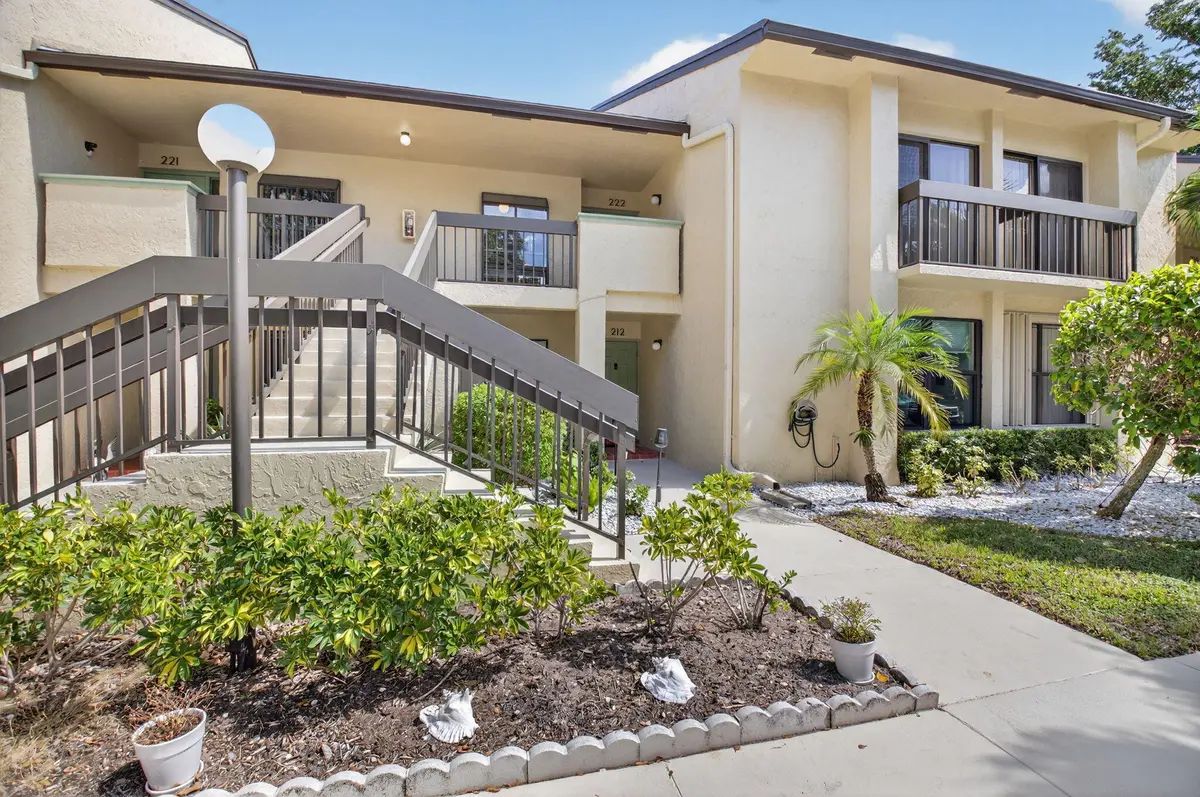 exterior front at 5055 Oak Hill Lane 222, Delray Beach