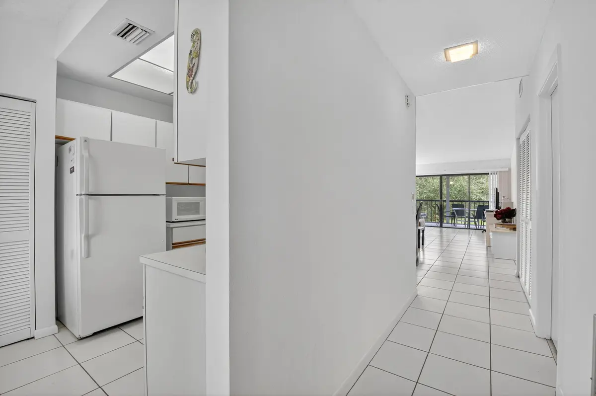 entrance at 5055 Oak Hill Lane 222, Delray Beach