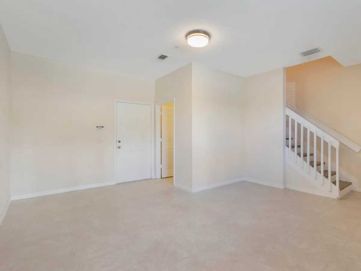 Living at 1247 Via De Fossi, Boynton Beach