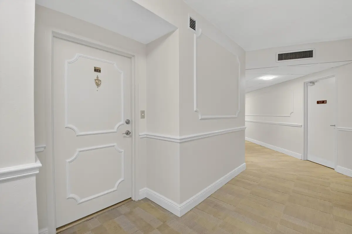 Entrance at 1000 Lowry Street 7h, Delray Beach