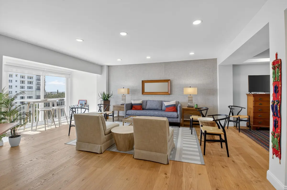 Living area at 1000 Lowry Street 7h, Delray Beach