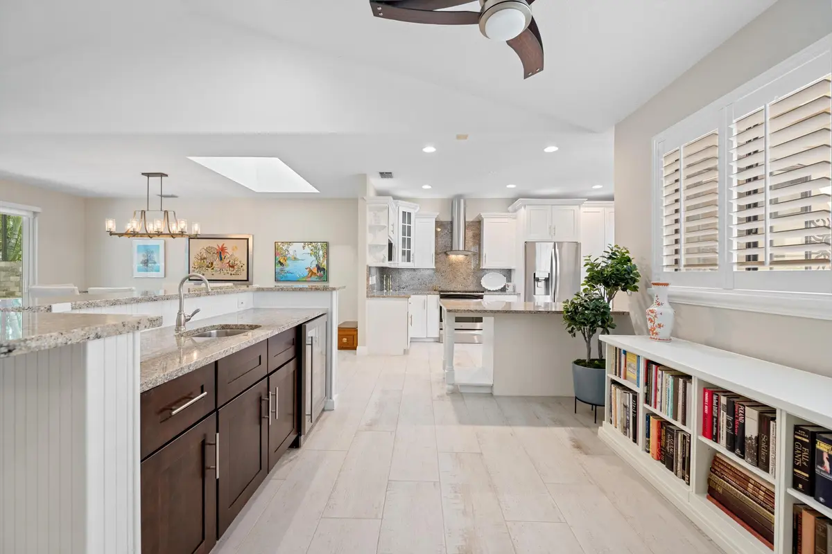 Kitchen with lg island at 1797 Gulfstream Way, West Palm Beach