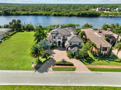 201 SE Fiore Bello, Port St. Lucie – Single Family Residence for sale