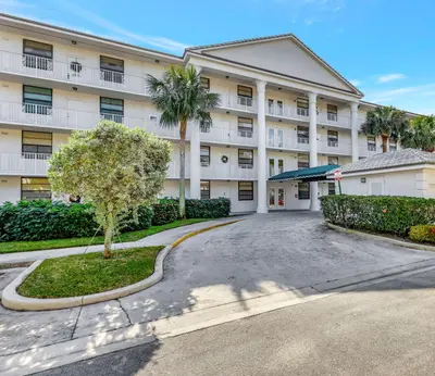 3516 Whitehall Drive 101, West Palm Beach – sold