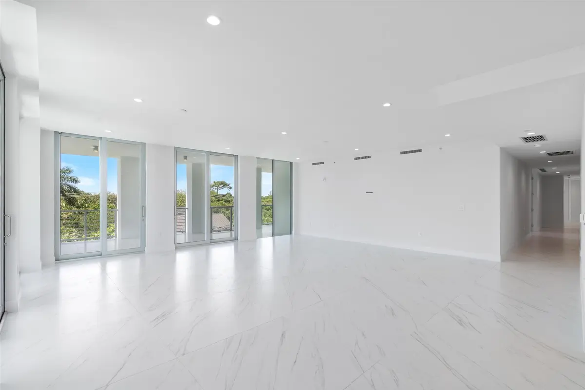 05-495 E Royal Palm Road #402-104 at 495 E Royal Palm Road 402, Boca Raton
