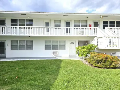 102 Easthampton E, West Palm Beach – Condominium for sale