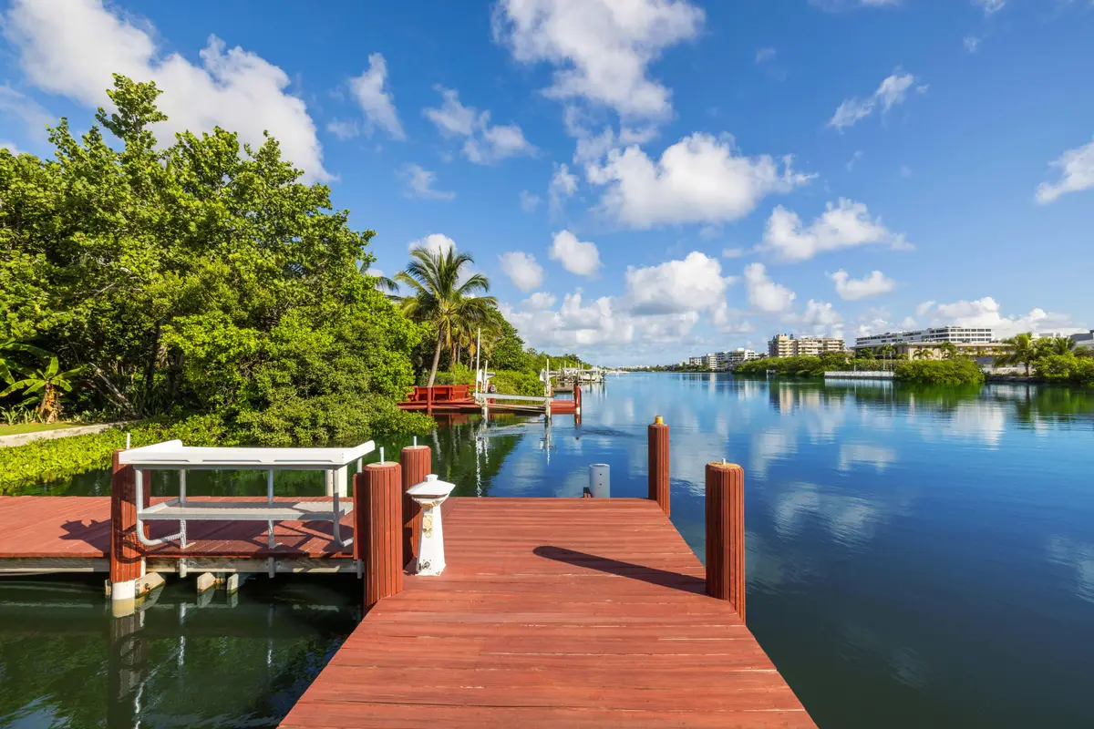 ET6A8553-1 at 310 N Atlantic Drive, Lantana