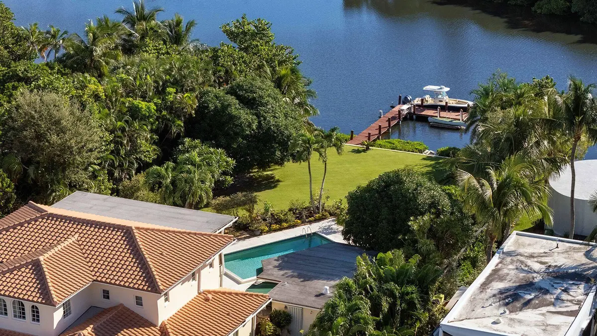 qAAVJChs at 310 N Atlantic Drive, Lantana