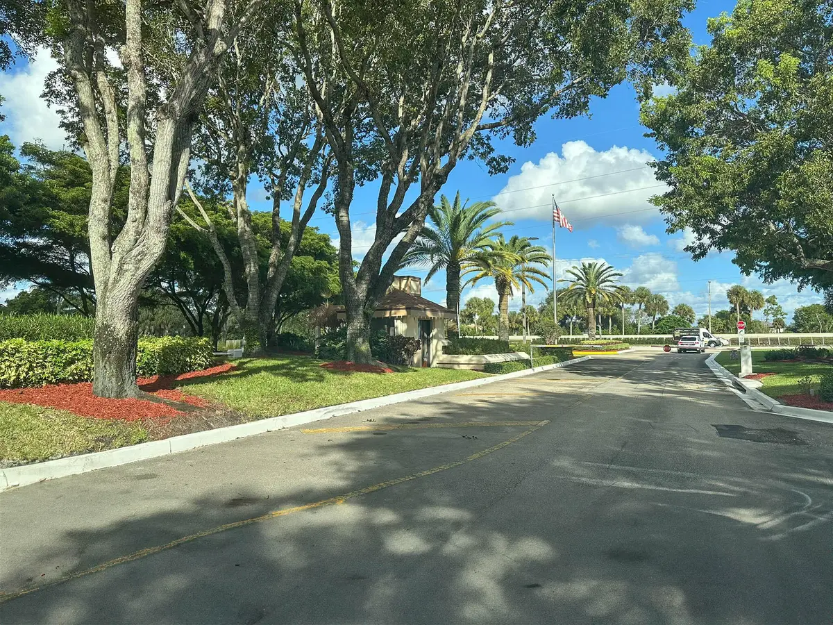 Gatehouse at 5121 Oak Hill Lane 416, Delray Beach