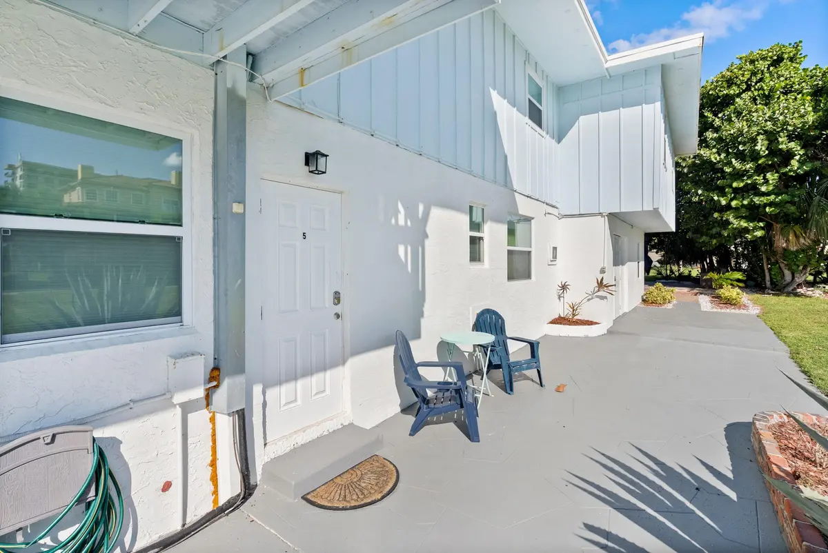 EuRKYb7w at 670 Hernando Street E, Fort Pierce