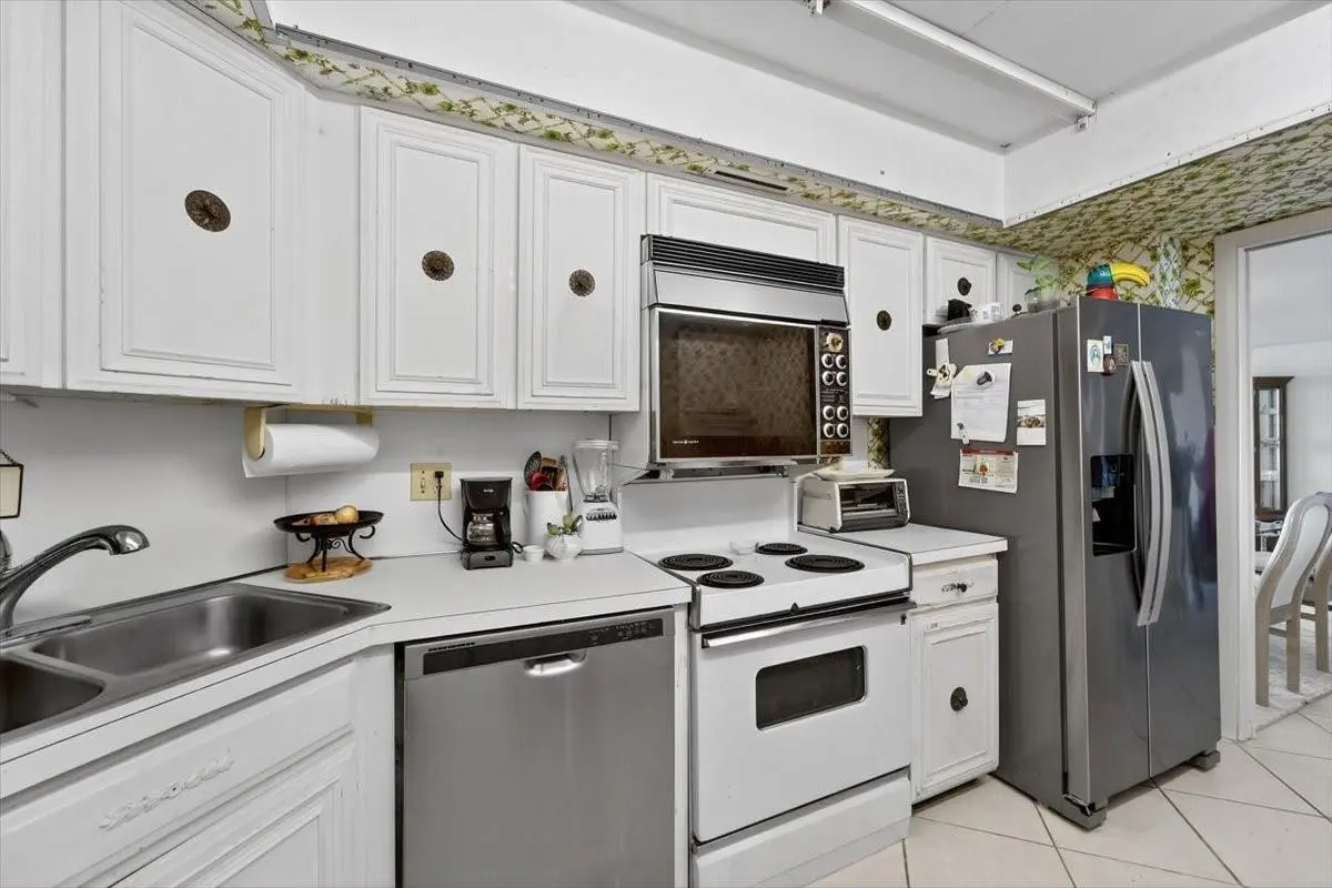 e6c1925de4cacab0b67f53c405db02ad at 2425 Presidential Way 1502, West Palm Beach