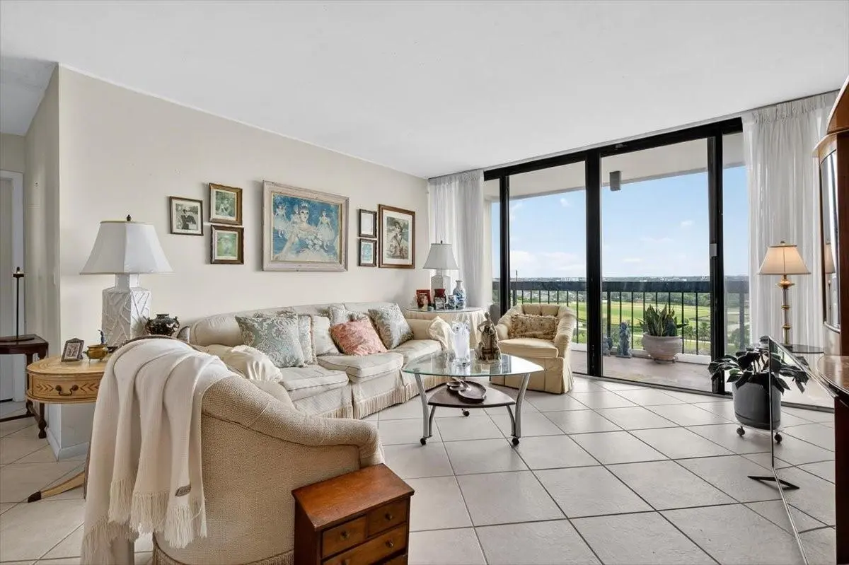79aebd9a5de55754fbbea8690fb3ea72 at 2425 Presidential Way 1502, West Palm Beach