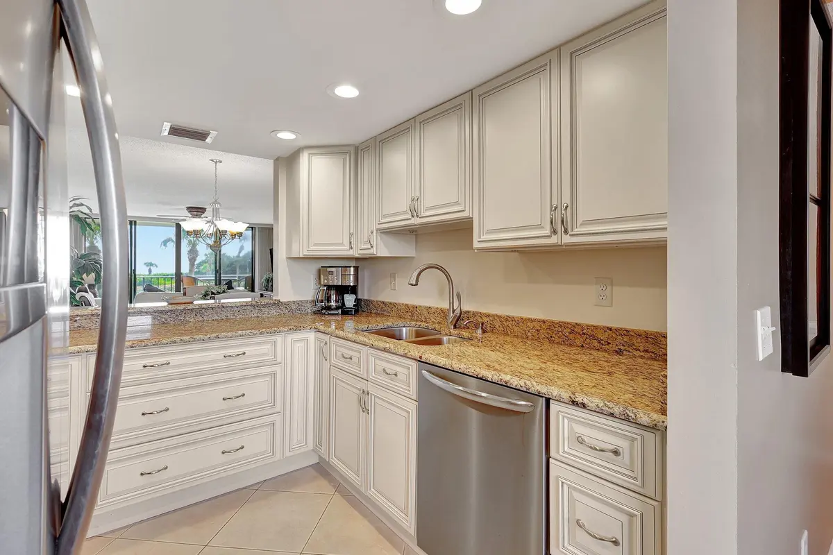 13-web-or-mls-5P1A2177 at 5055 N Highway A1a 205, Hutchinson Island