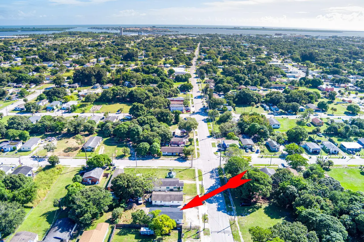 45-web-or-mls-2108-avenue-e at 2108 Avenue E, Fort Pierce