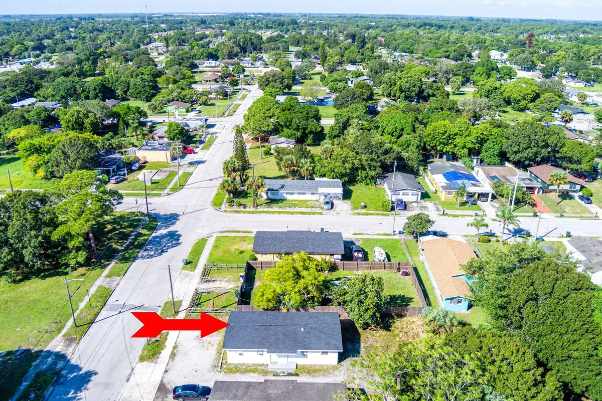 41-web-or-mls-2108-avenue-e at 2108 Avenue E, Fort Pierce