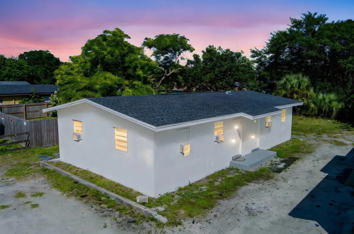 1-web-or-mls-2108-avenue-e at 2108 Avenue E, Fort Pierce