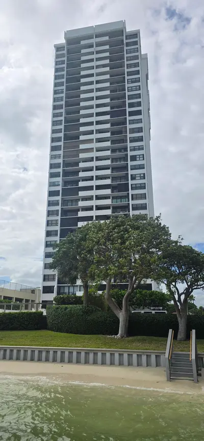 5600 N Flagler Drive 801, West Palm Beach – sold