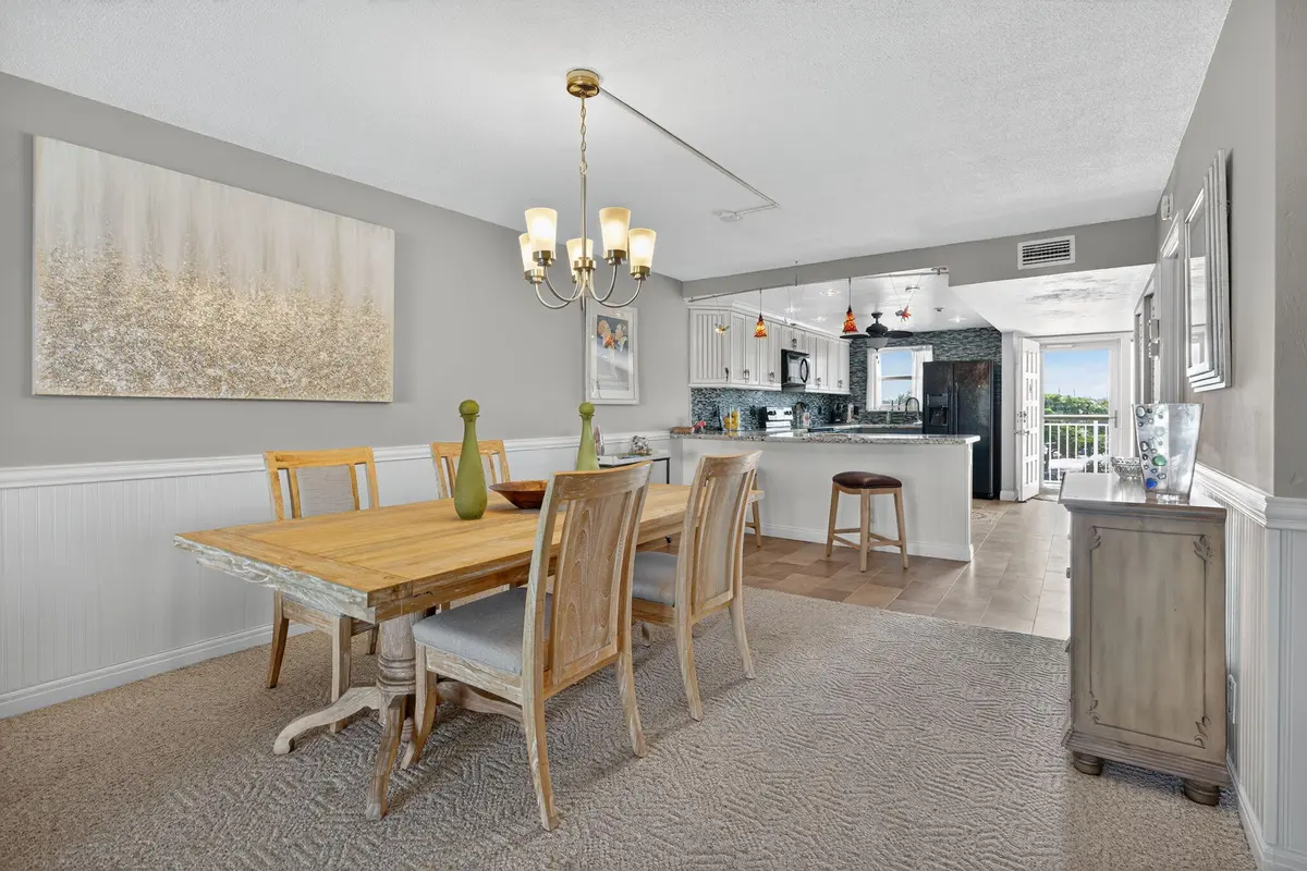 DINING at 36 Yacht Club Drive 307, North Palm Beach