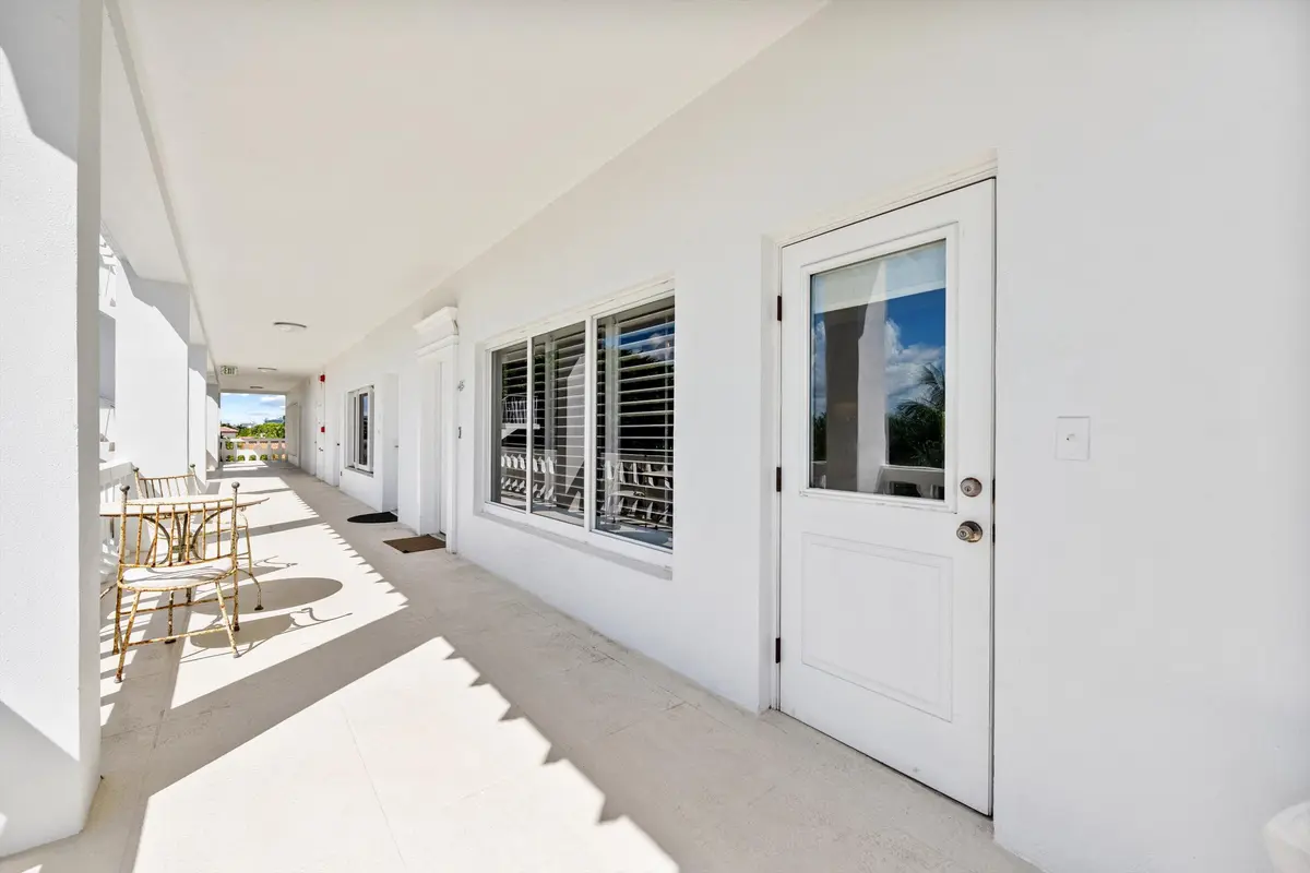 Entry at 300 S Ocean Boulevard 4f, Palm Beach
