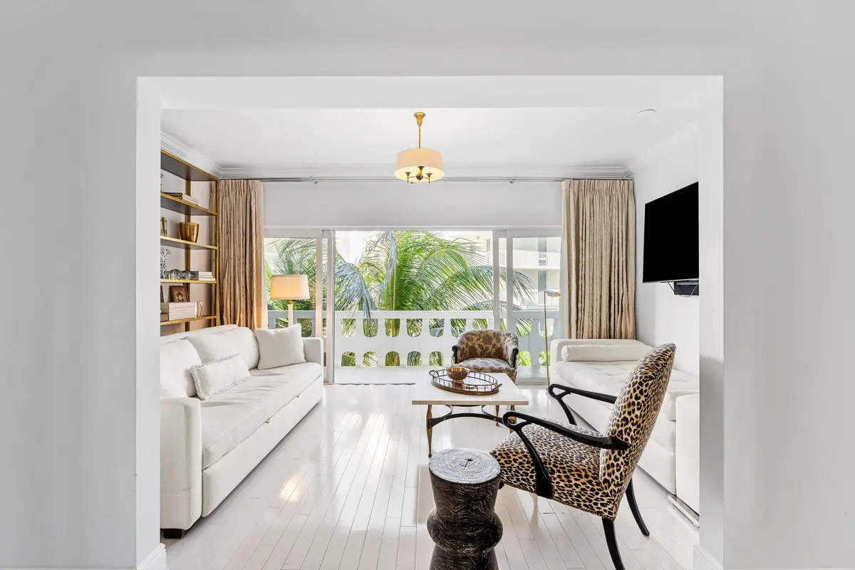 Den at 300 S Ocean Boulevard 4f, Palm Beach