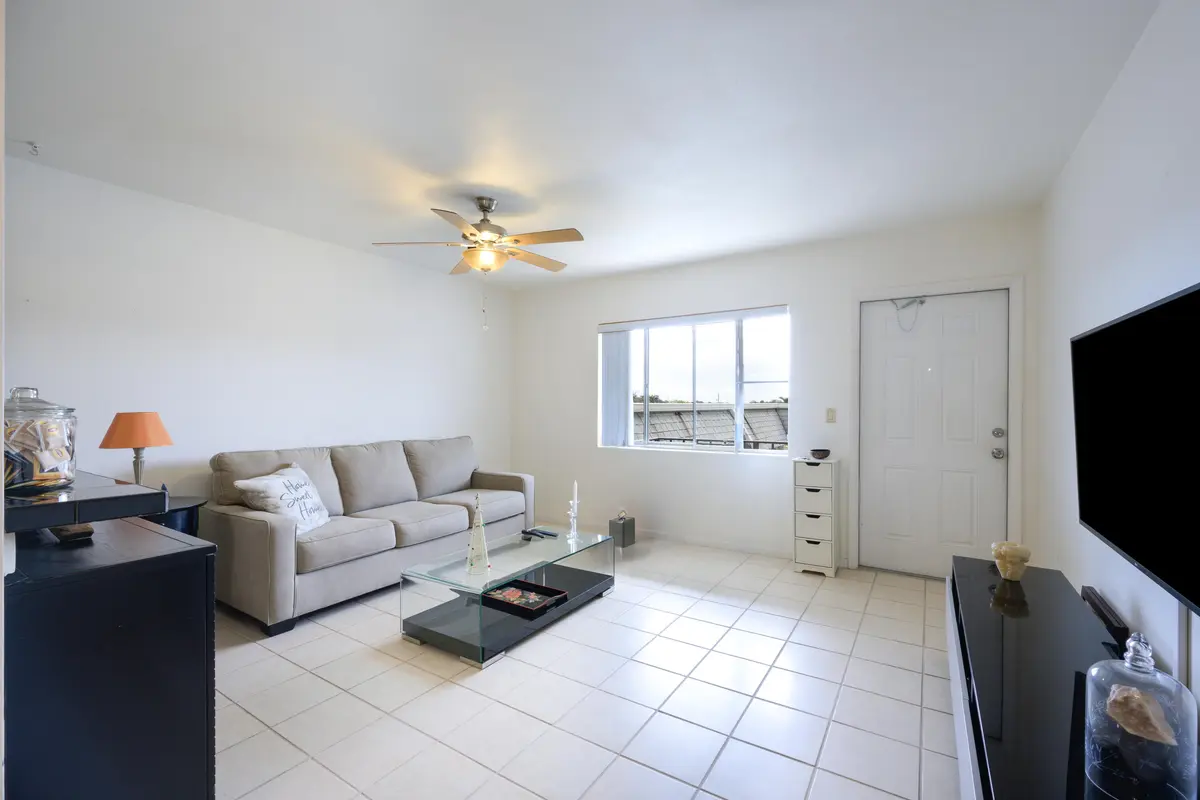 Living area at 3402 Cynthia Lane 208, Lake Worth Beach