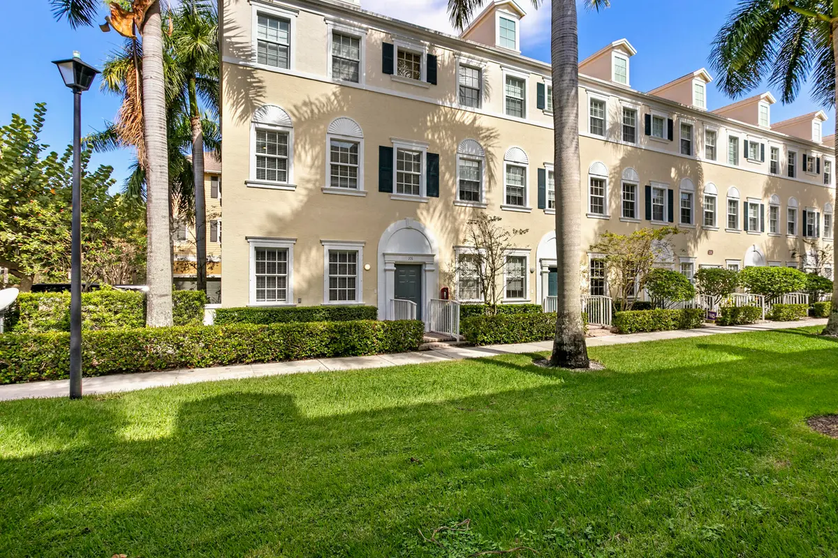 Beautiful Green space Front at 114 Locustberry Lane 101, Jupiter