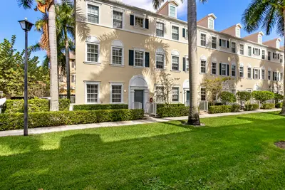114 Locustberry Lane 101, Jupiter – sold