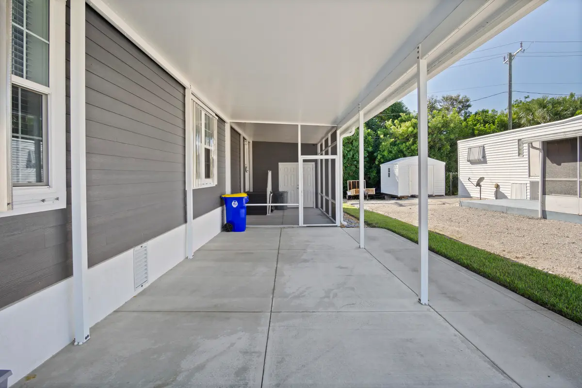 covered driveway to screen porch pro at 8328 SE Swan Avenue, Hobe Sound