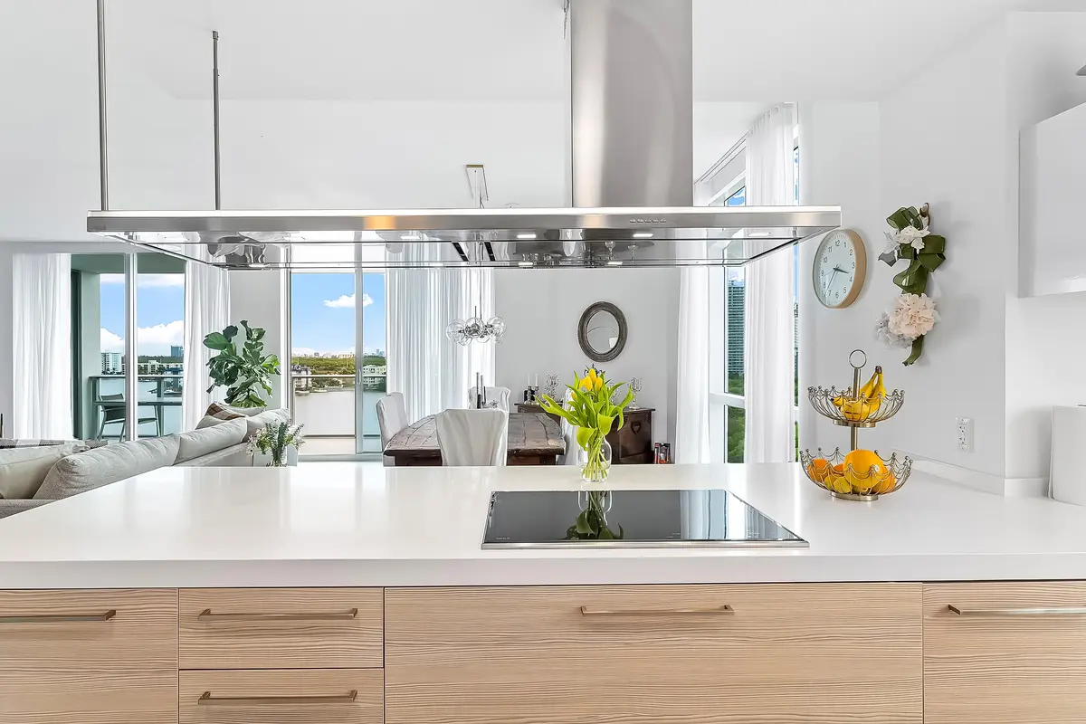 A7302778 at 17111 Biscayne Boulevard 902, North Miami Beach