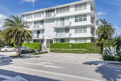 401 Peruvian Avenue 1040, Palm Beach – Condominium for rent