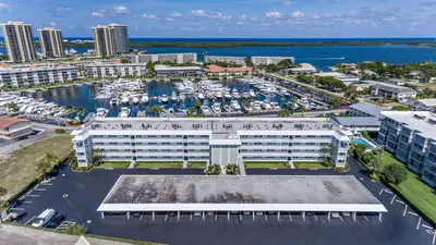 907 Marina Drive 402, North Palm Beach – Condominium for rent