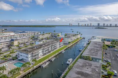 112 Doolen Court 302, North Palm Beach – Stock Cooperative for sale