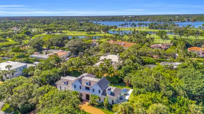 44 S Beach Road, Jupiter Island – Single Family Residence for sale