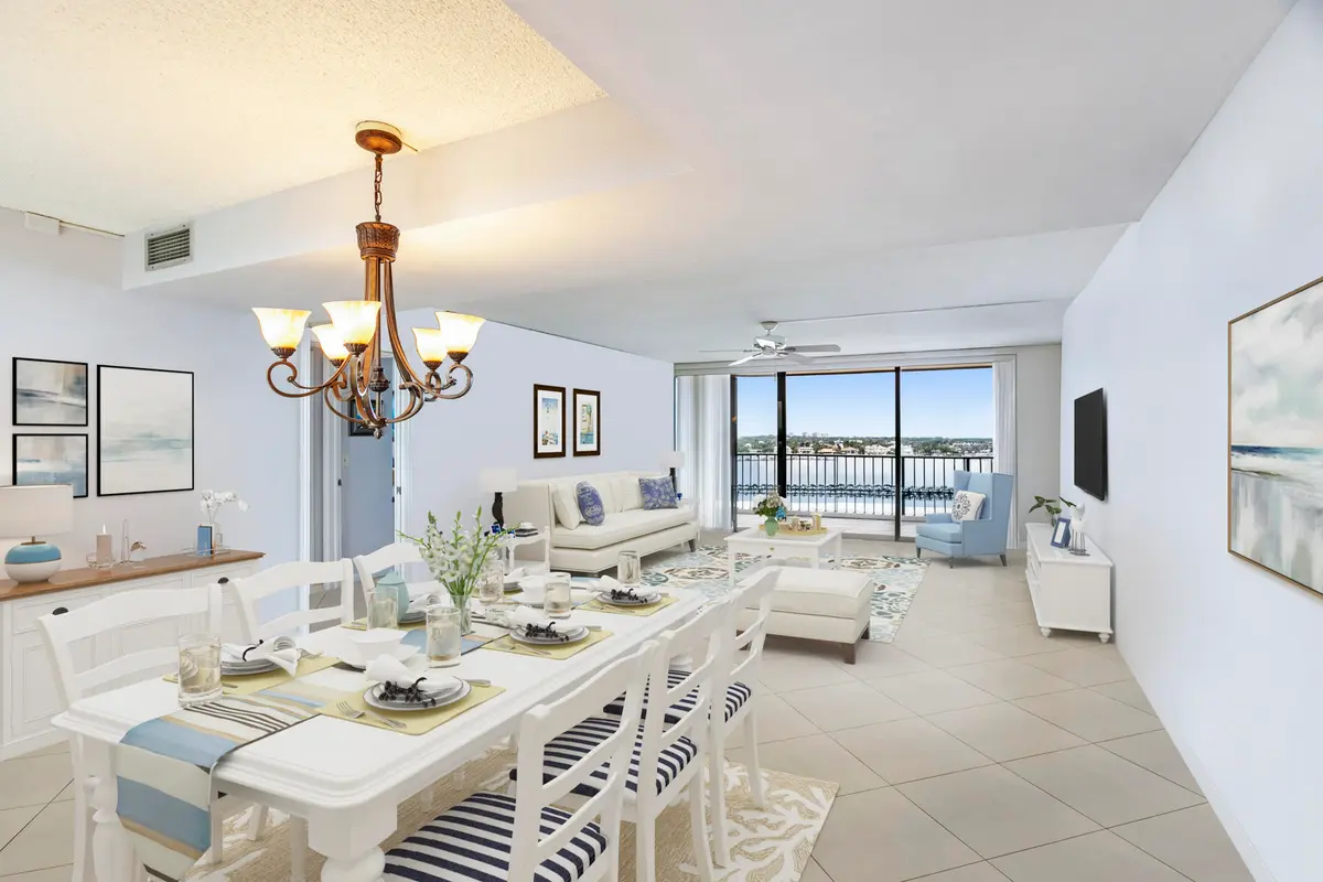 MLS-size_VS_QN_1010_01_vs_MLS at 136 Lakeshore Drive 1010, North Palm Beach