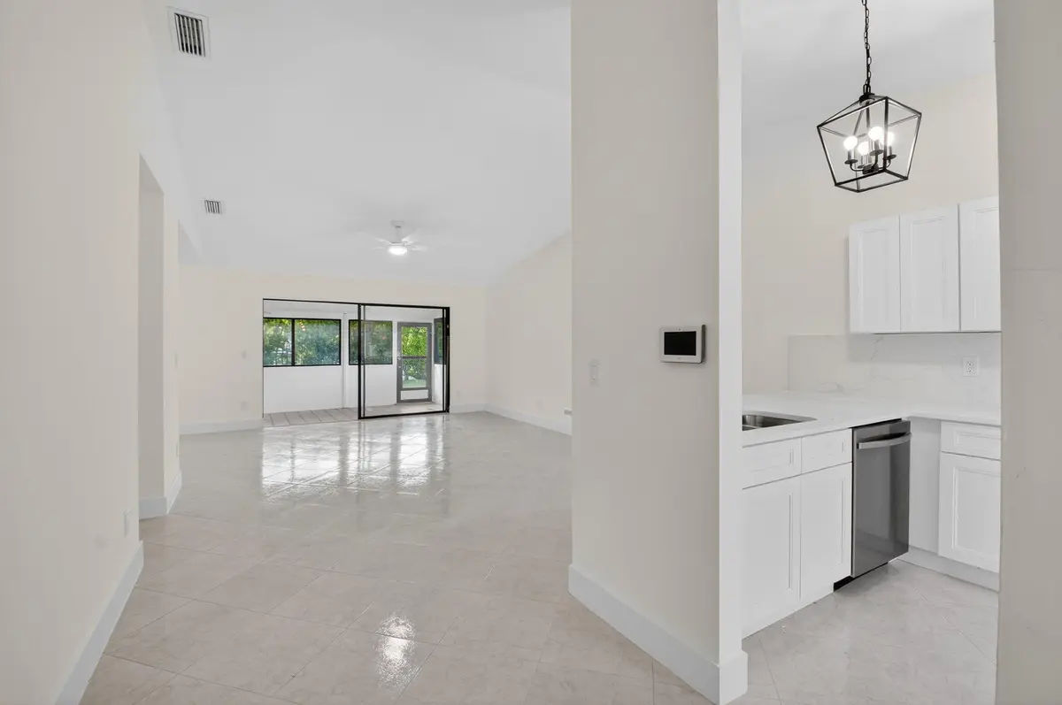 11-web-or-mls-DSC_3028 at 29 FAWLKLAND Circle, Boynton Beach