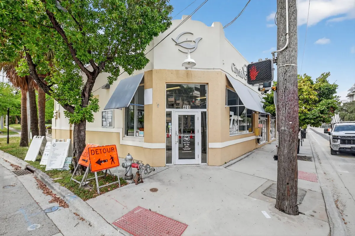 Entrance at 401 N Rosemary Avenue, West Palm Beach