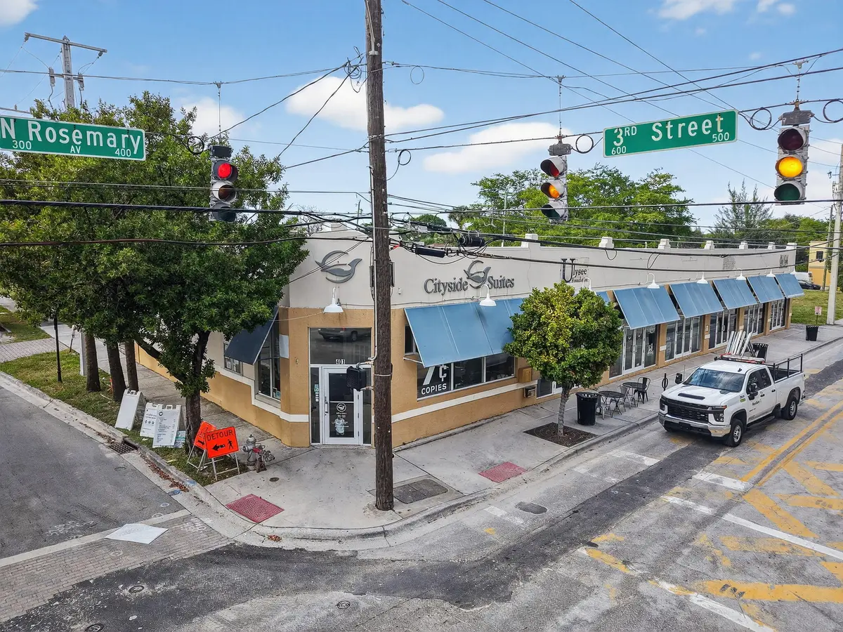 Corner View at 401 N Rosemary Avenue, West Palm Beach