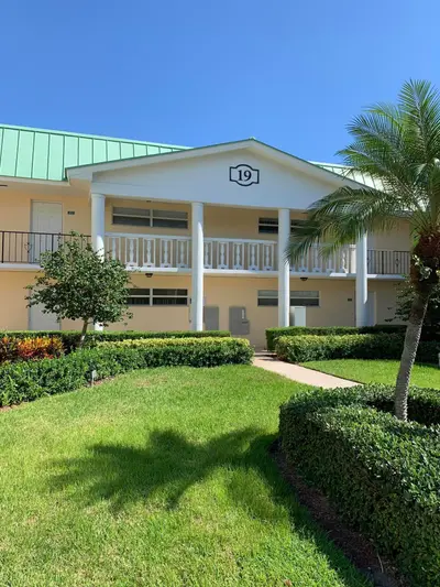 19 Colonial Club Drive Drive 202, Boynton Beach – Condominium for rent
