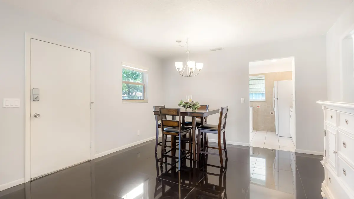 Dining at 131 Mockingbird Lane, Delray Beach