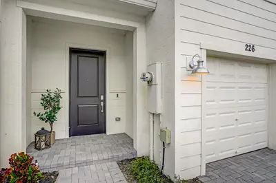 226 SE Woodbark Street, Port St. Lucie – Townhouse for sale