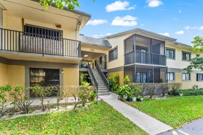 522 Trace Circle 209, Deerfield Beach – sold