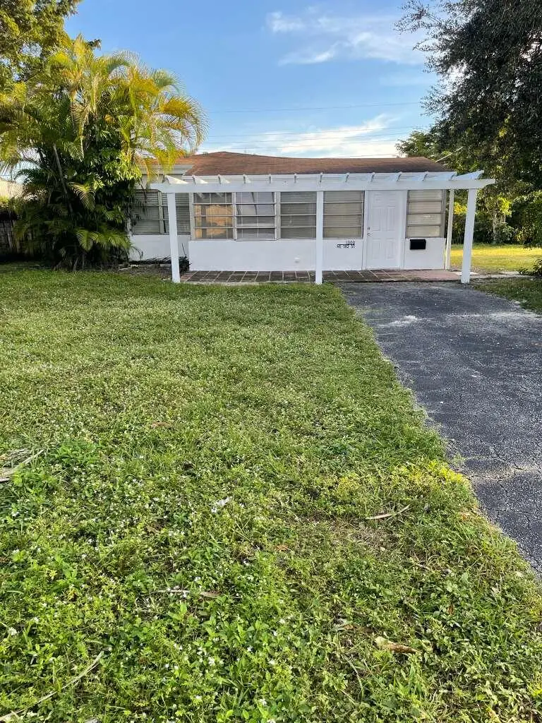 1300 NE 182nd Street, North Miami Beach, FL – photo 1