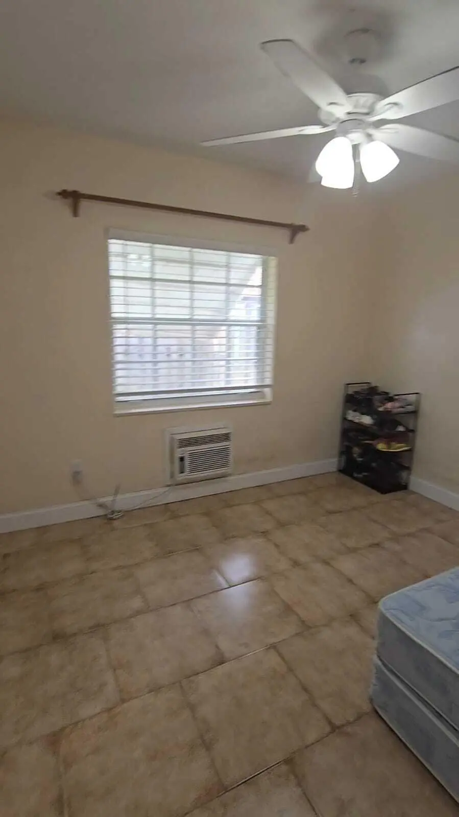 WhatsApp Image 2025-11-09 at 15.59.14_fd at 1435 NE 182nd Street, North Miami Beach